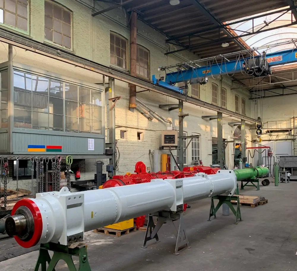 Image of an hydraulic impact hammer under maintenance.